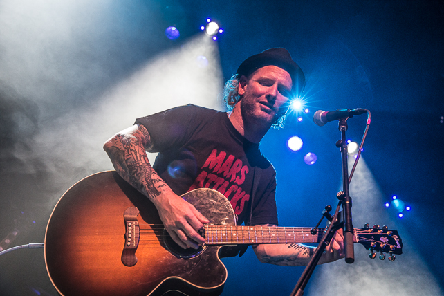 Corey Taylor undergoes surgery in both knees