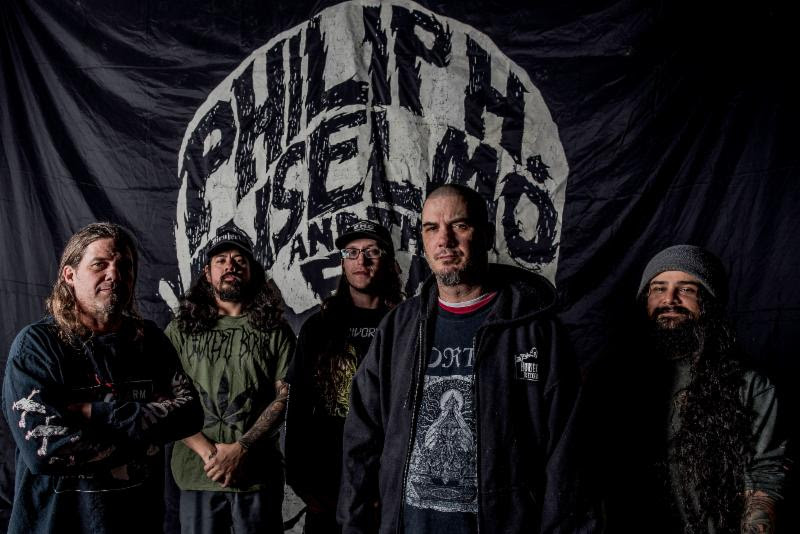 Phil Anselmo pays tribute to the Abbott brothers in Texas