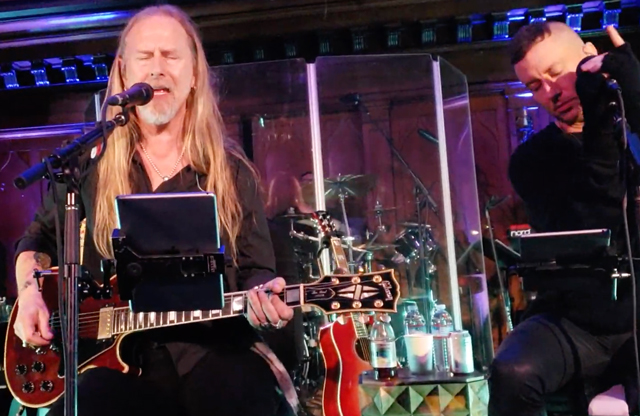 Greg Puciato joins Alice In Chains’ Jerry Cantrell on stage